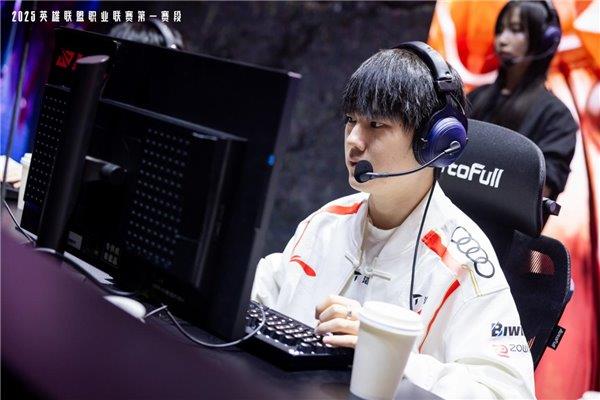 026年英雄联盟职业联赛 为玩家带来超凡体验开元棋牌试玩无畏竞巅峰！傲风携手2025-2(图2)