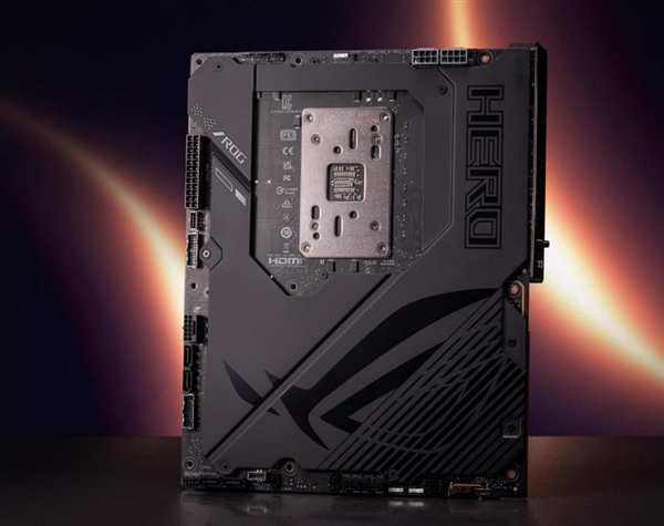 ck the ROG Lab」震撼科隆游戏展开元棋牌app释放巅峰战力！ROG「Unlo(图9)